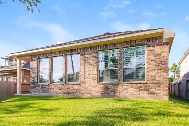 Building Photo - 2309 Highland Crossing Dr