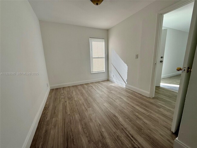 Building Photo - 4086 N Pine Island Rd