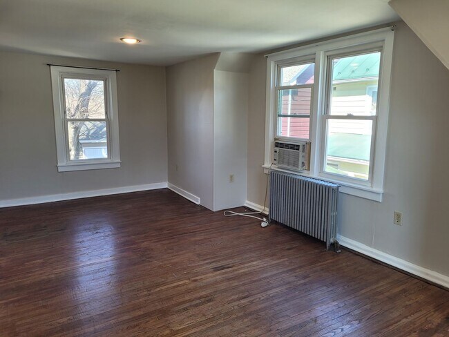 Building Photo - 212 N Queen St