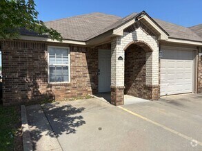 Building Photo - Modern 3-Bed, 2-Bath Duplex with Garage in...