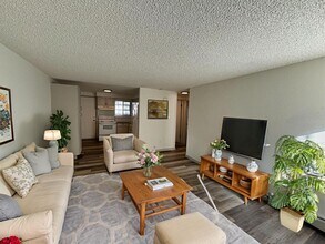 Building Photo - 2915 Straus Ln