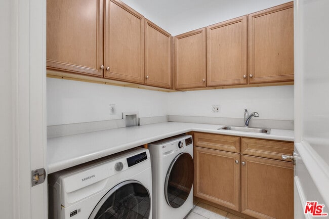 Building Photo - 132 S Maple Dr