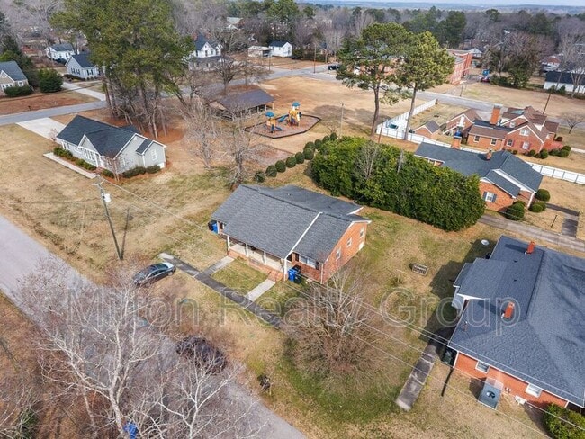 Building Photo - 204 McNeil St