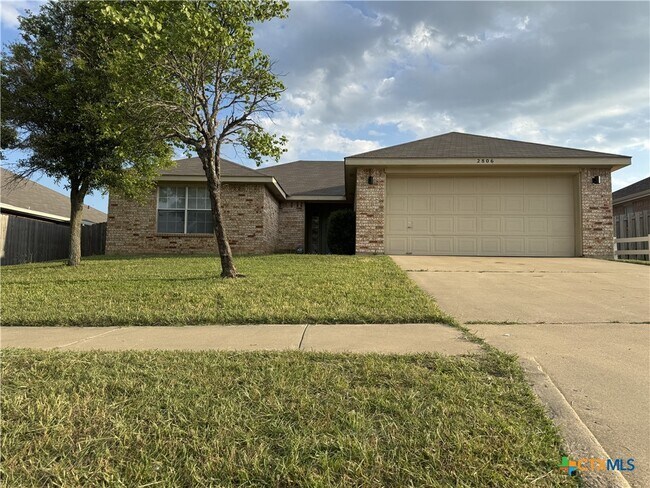 Building Photo - 2806 Maria Dr