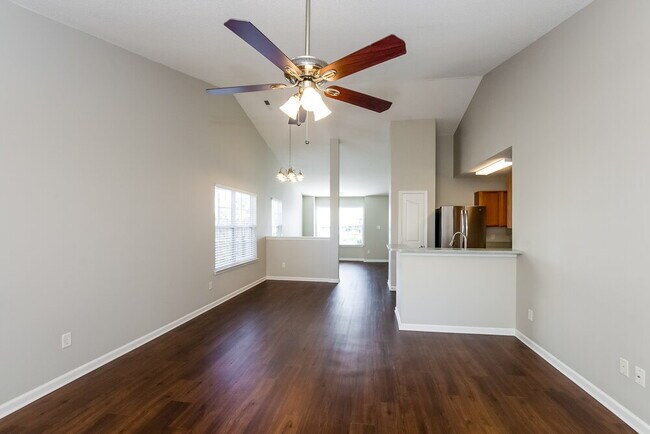 Building Photo - 11412 Northwoods Forest Dr