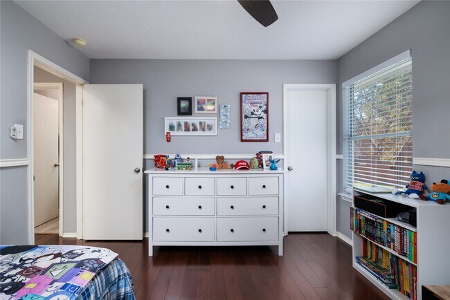 Building Photo - 143 S Vesper Bend Cir