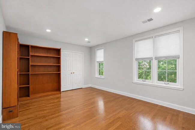 Building Photo - 4422 Westover Pl NW