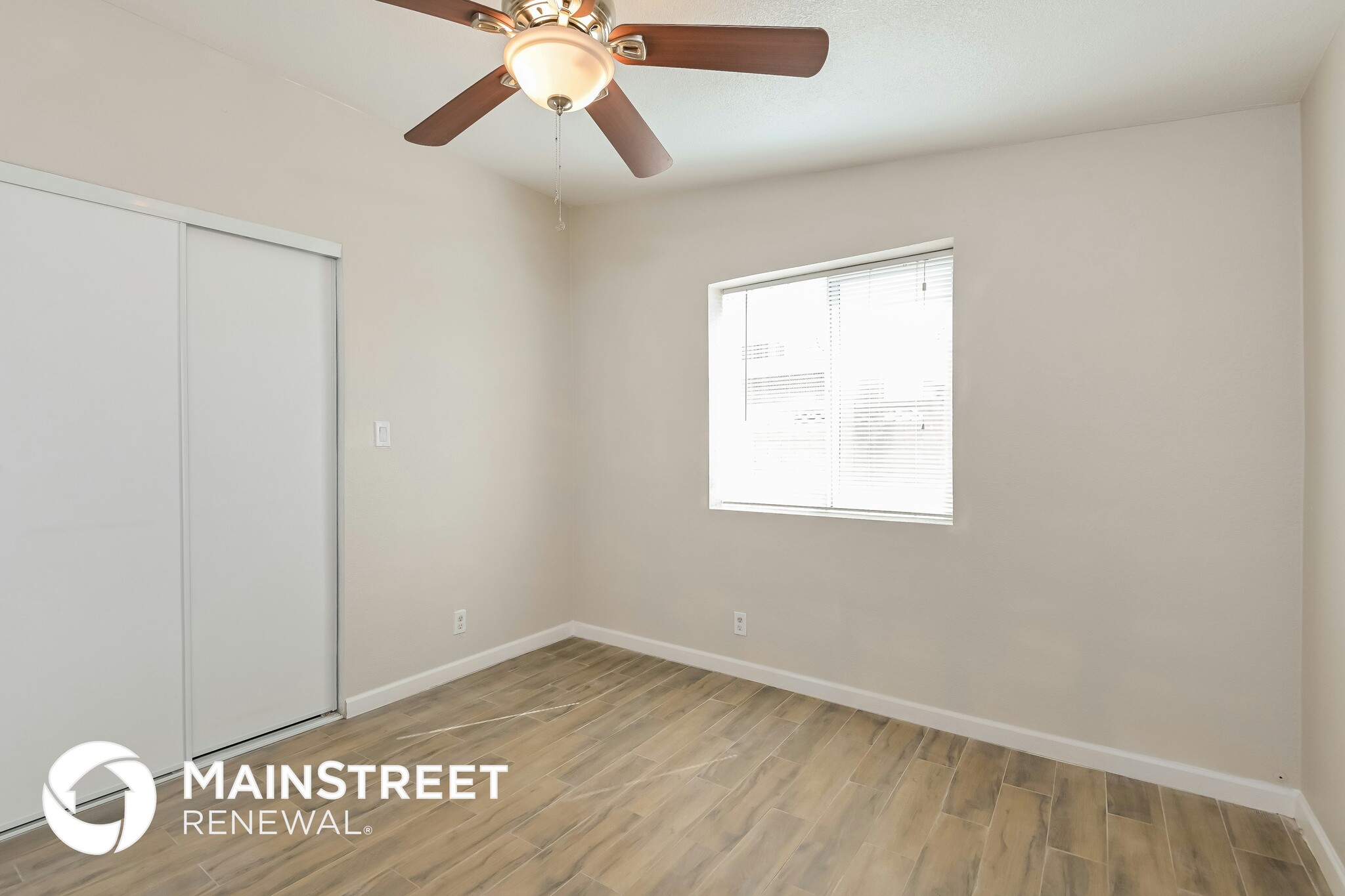 Building Photo - 3126 S Naco Vista