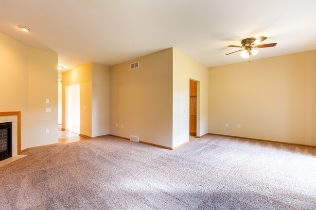 Building Photo - 6827 East Pass