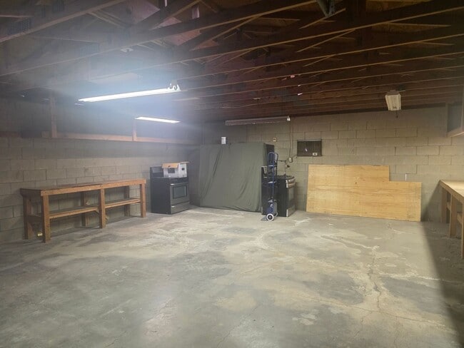 Building Photo - Fully Remodeled 2 bed/2 bath on 2 lots and Huge detached Garage!