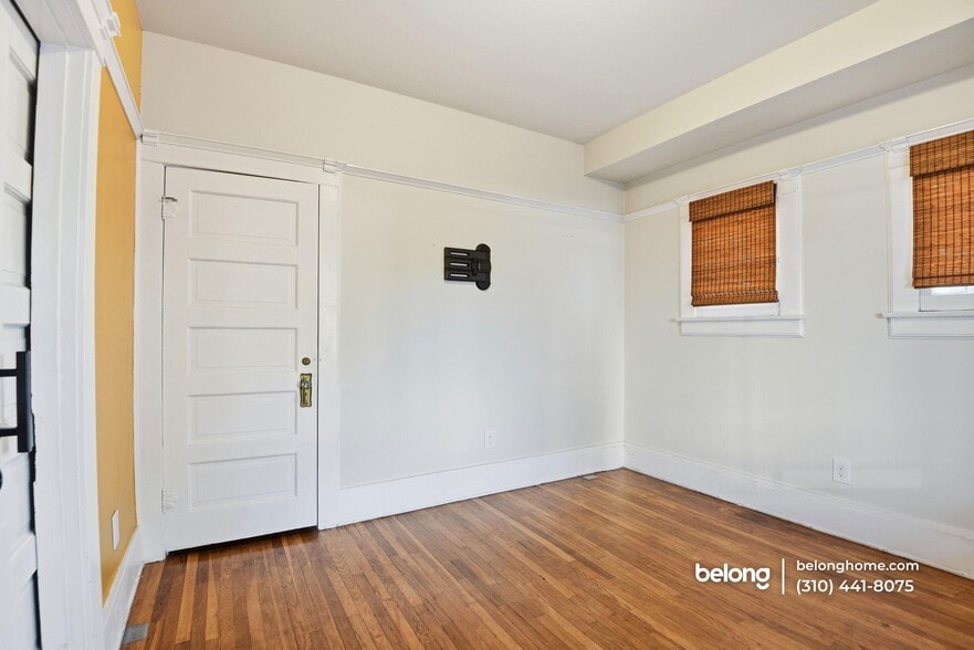 Building Photo - 1610 W 36th Pl