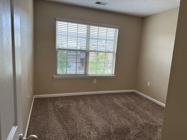 Building Photo - 495 Canyon Oak Loop