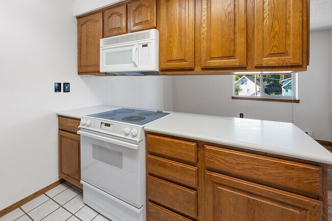 Building Photo - 1716 N Pettet Dr