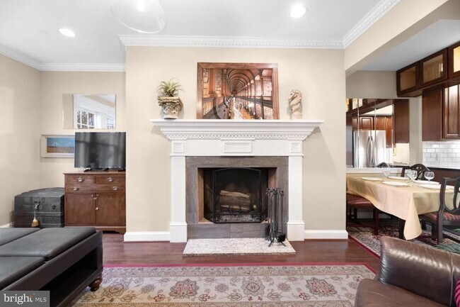 Building Photo - 721 12th St SE