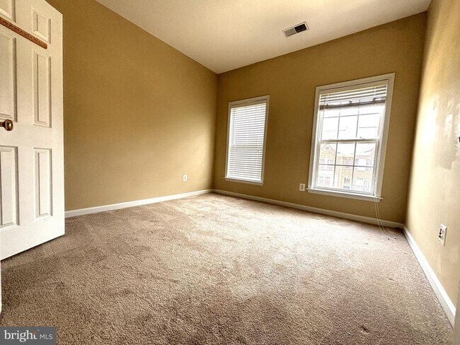 Building Photo - 1117 Keokuk Terrace NE