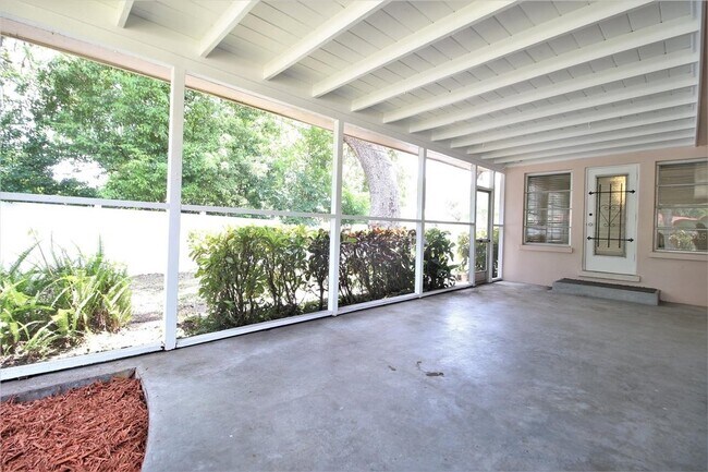 Building Photo - 1001 Brookside Dr