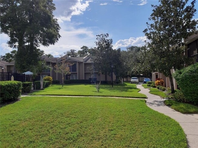 Building Photo - 824 Town Cir