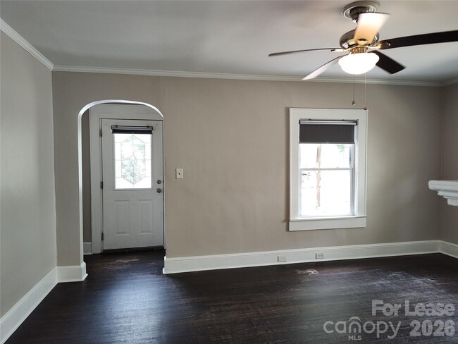 Building Photo - 1405 Shamrock Dr