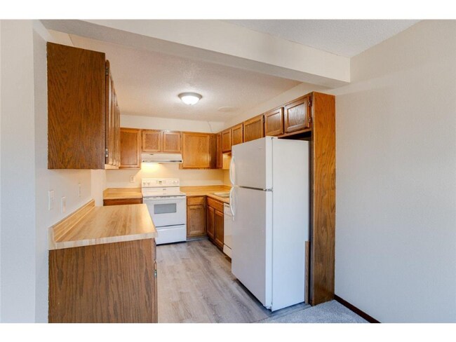 Building Photo - 2458 Crestwood Dr