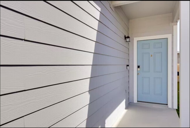 Building Photo - First Time Rental! 4 Bedroom 2 1/2 Bath ~M...
