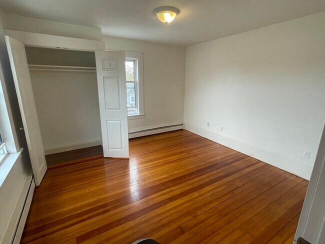 Building Photo - 664 Humphrey St