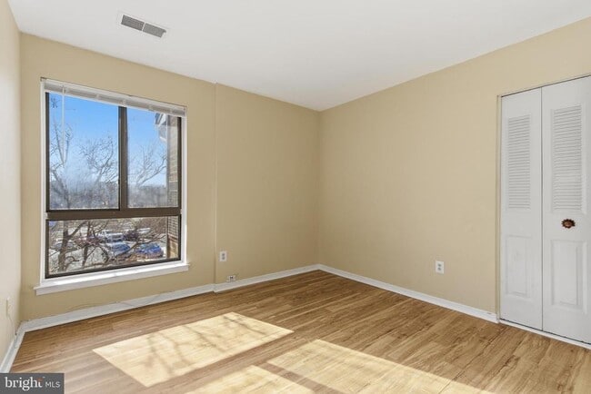 Building Photo - 561 Florida Ave