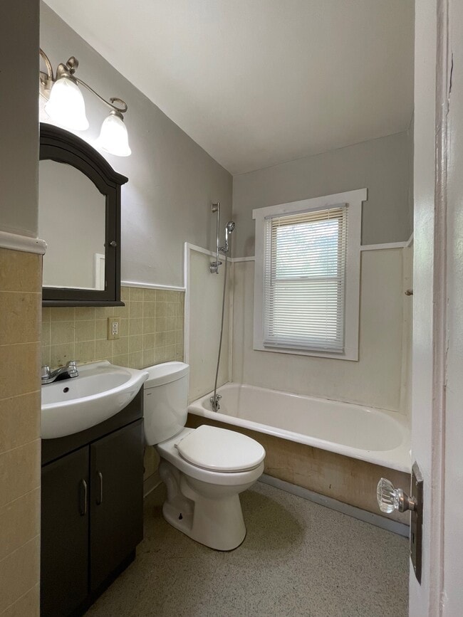 Building Photo - 1238 E Bon Air Ct