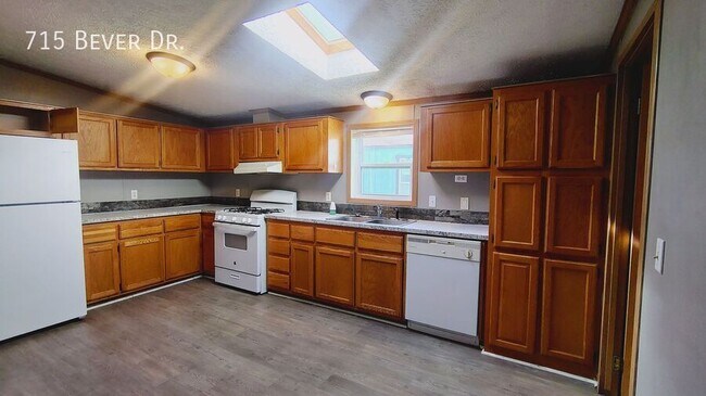 Building Photo - 715 W Bever Dr