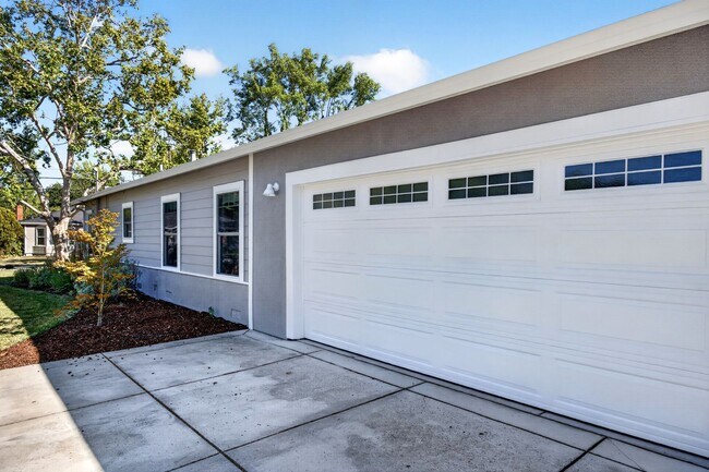 Building Photo - 2907 Eccleston Ave