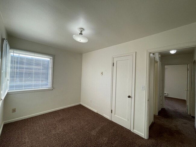 Building Photo - Cozy three bedroom home