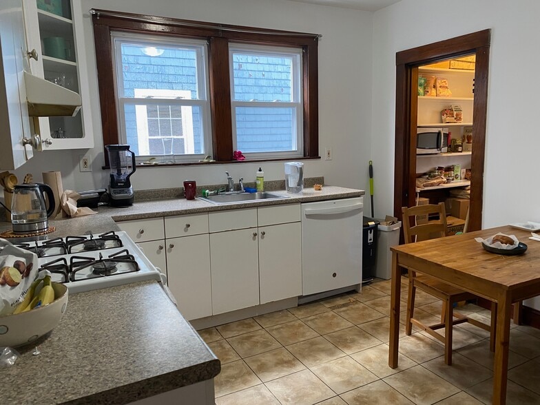 Building Photo - 13 Roberts Rd