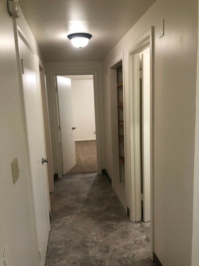 Building Photo - Large upstairs 2 bedroom apartment!