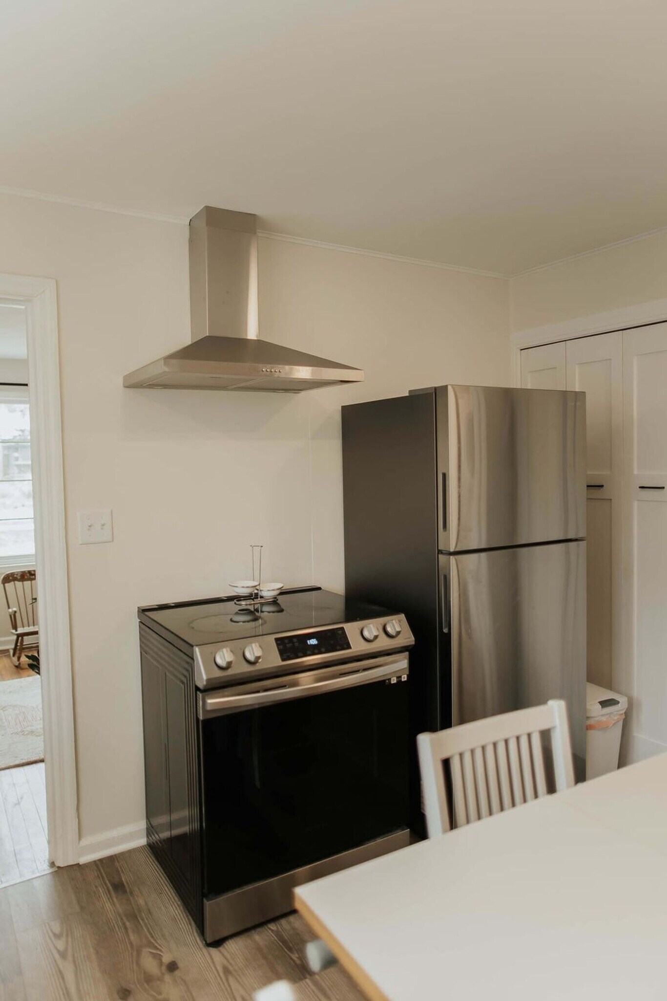 Building Photo - 909 S Mitchell St