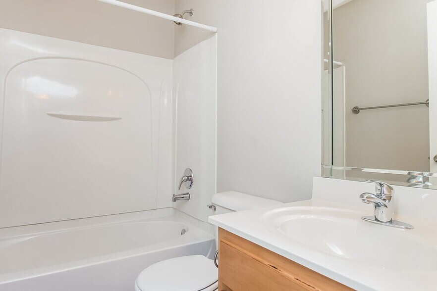 Building Photo - 7972 Ridgedale Dr