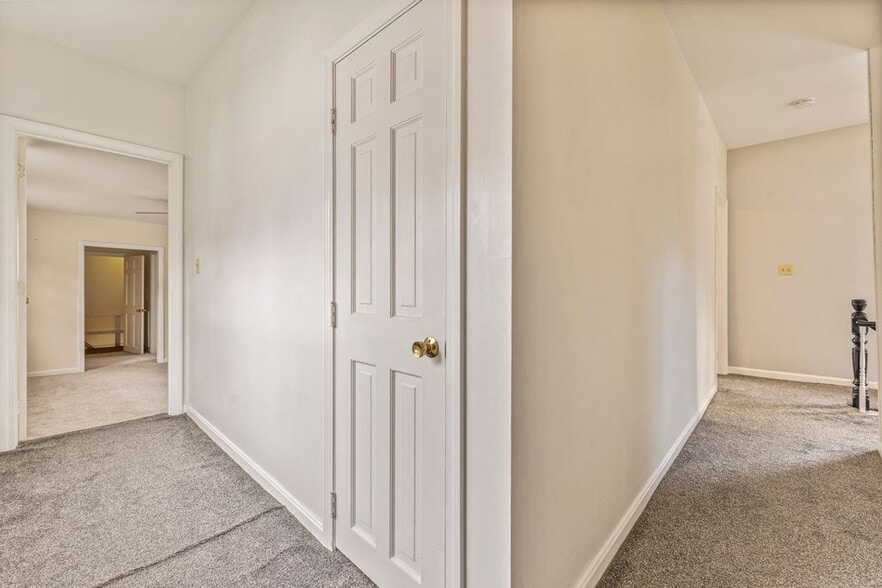 Building Photo - 83 Richardson St