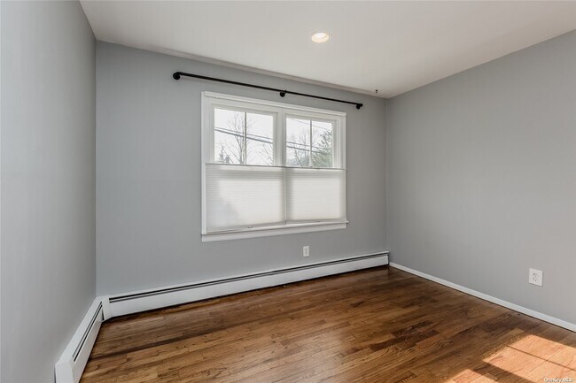 Building Photo - 7 Dune Ct