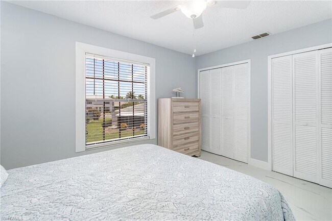 Building Photo - 146 Clyburn Way W