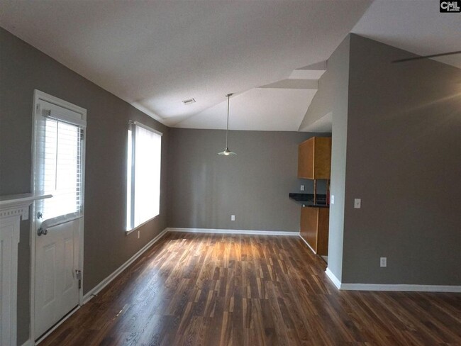 Building Photo - Beautiful 3 Bedroom 2 Bath with Bonus Room...