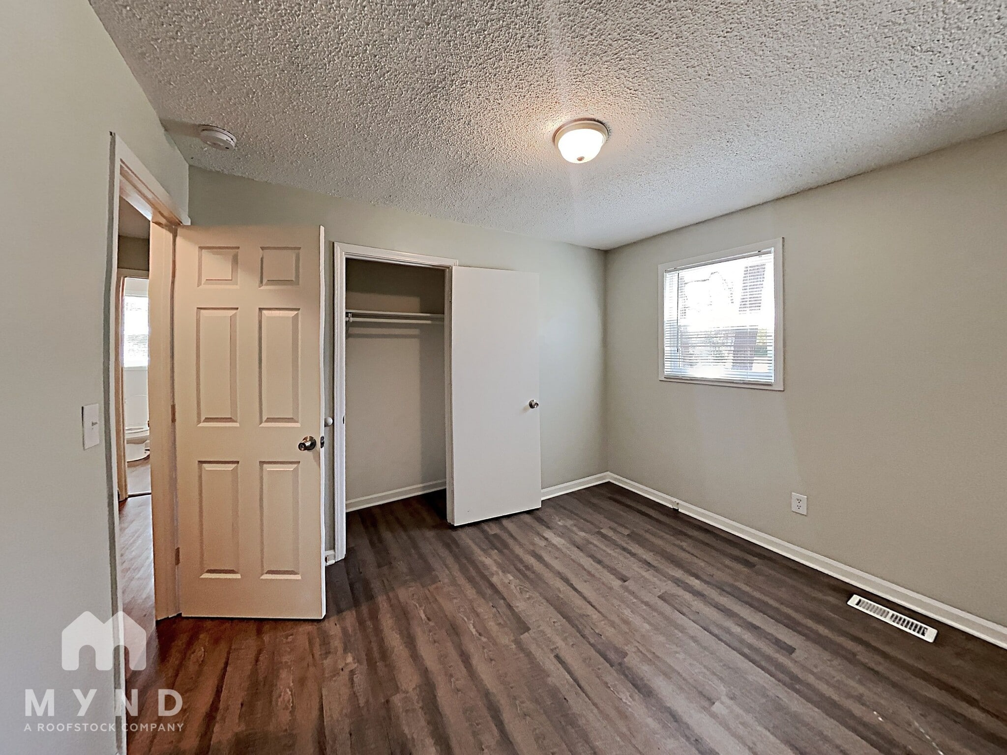 Building Photo - 5924 Sutton Dr