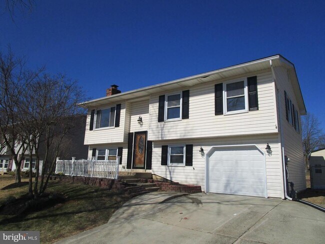 Building Photo - 2404 Maytime Dr