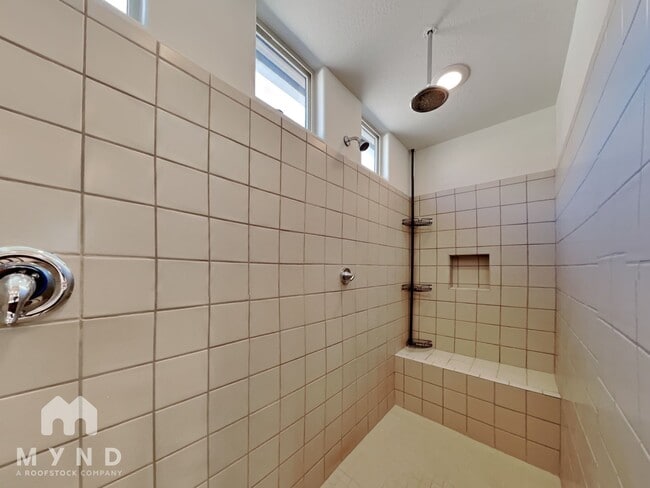 Building Photo - 8756 W Rancho Dr