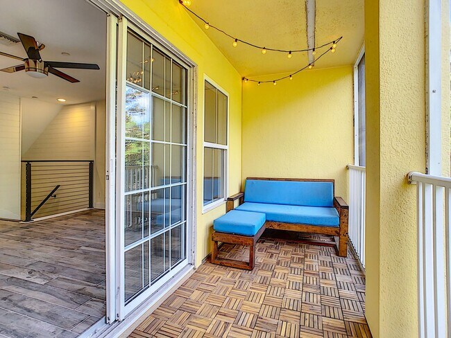 Building Photo - BEAUTIFULLY UPDATED 2 BED, 2.5 BATH CONDO IN WILLOWBROOK WITHIN LAKEWOOD RANCH