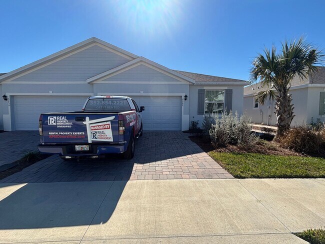 Primary Photo - Charming House with tons of Amenities (all...