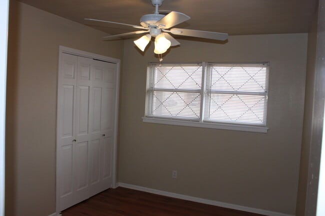 Building Photo - Available February. Large game room in back w/ electricity