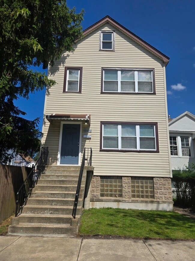 Primary Photo - 10653 S Mackinaw Ave