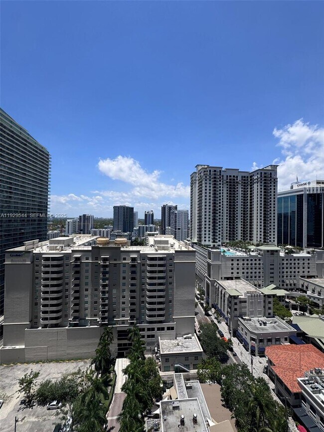 Building Photo - 1000 Brickell Plaza