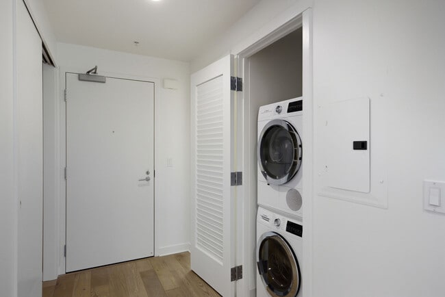 Building Photo - 1688 Pine St