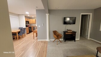 Building Photo - 3413 Elwood Dr W