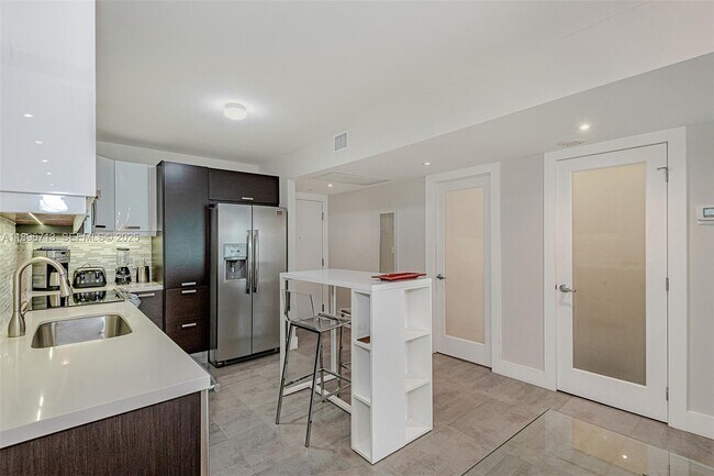 Building Photo - 2301 Collins Ave