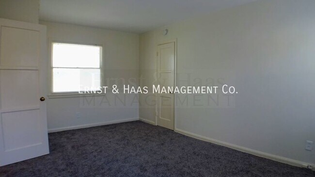 Building Photo - Beautiful Duplex Apartment in Prime Bixby ...